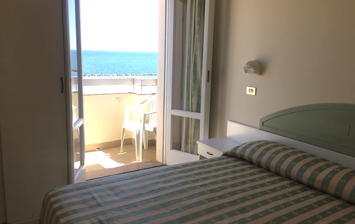 camera matrimoniale con balcone
