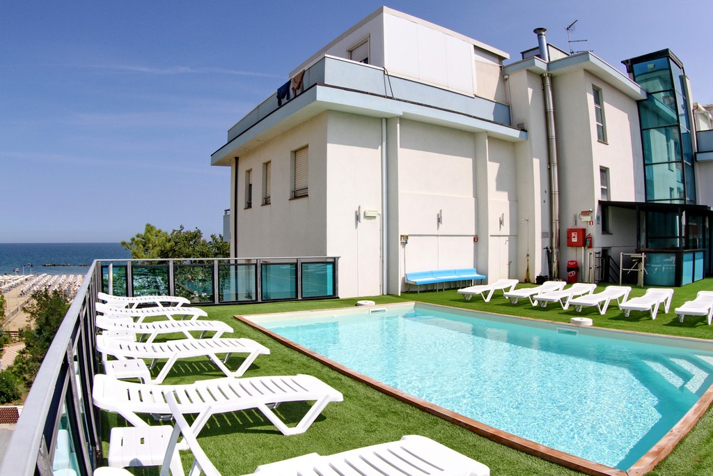 hotel mirage piscina2