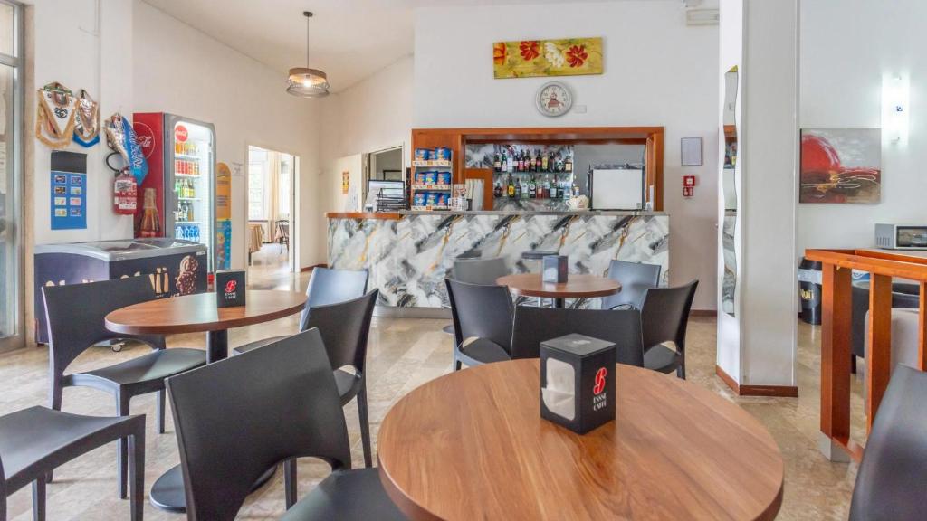 bar