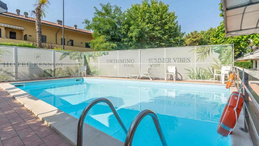 hotel kennedy piscina