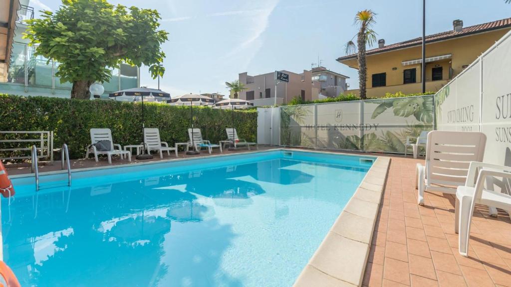 hotel kennedy piscina2