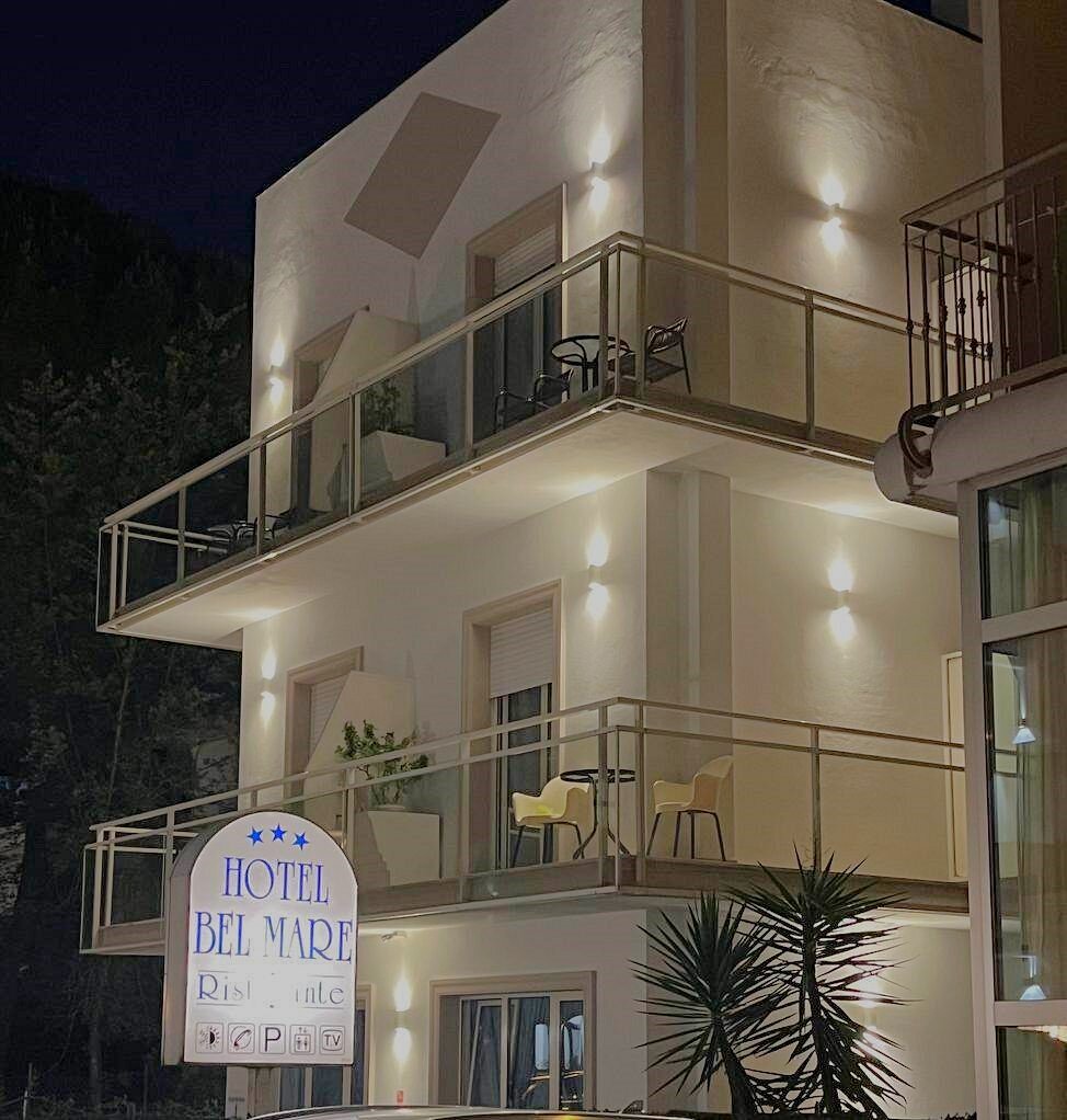 hotel belmare front notte