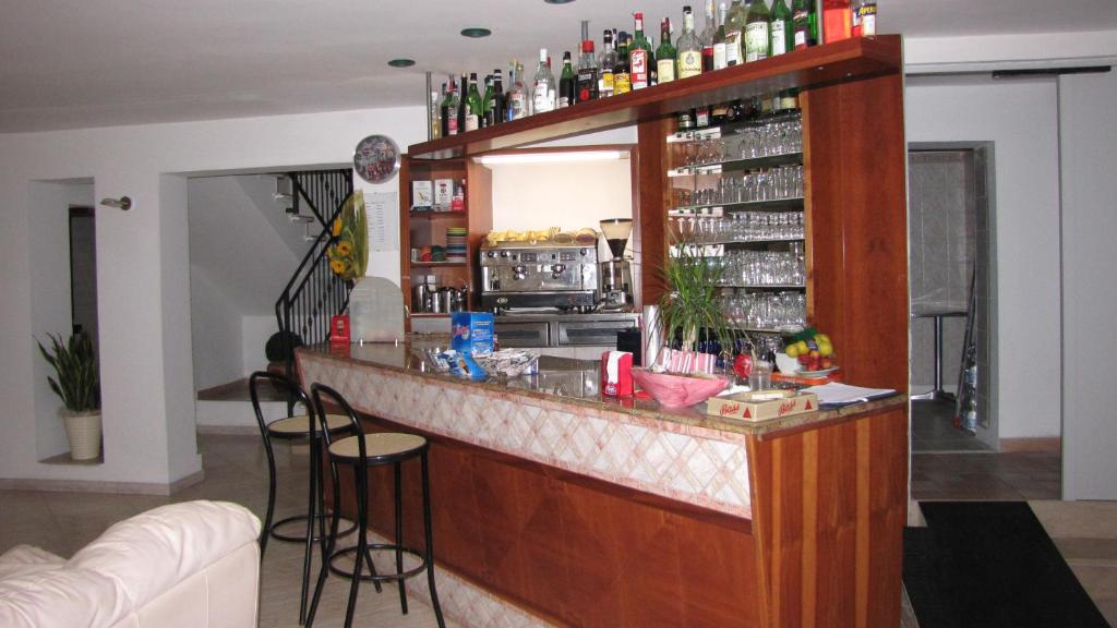 hotel caruso bar