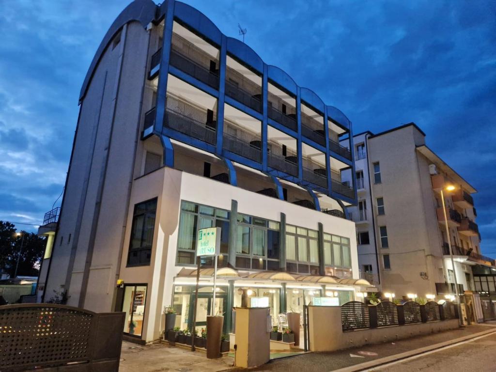 hotel caruso front