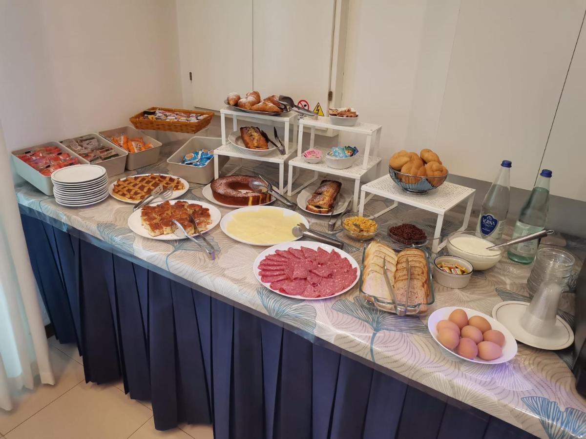 hotel sissi rivazzurra di rimini buffet3
