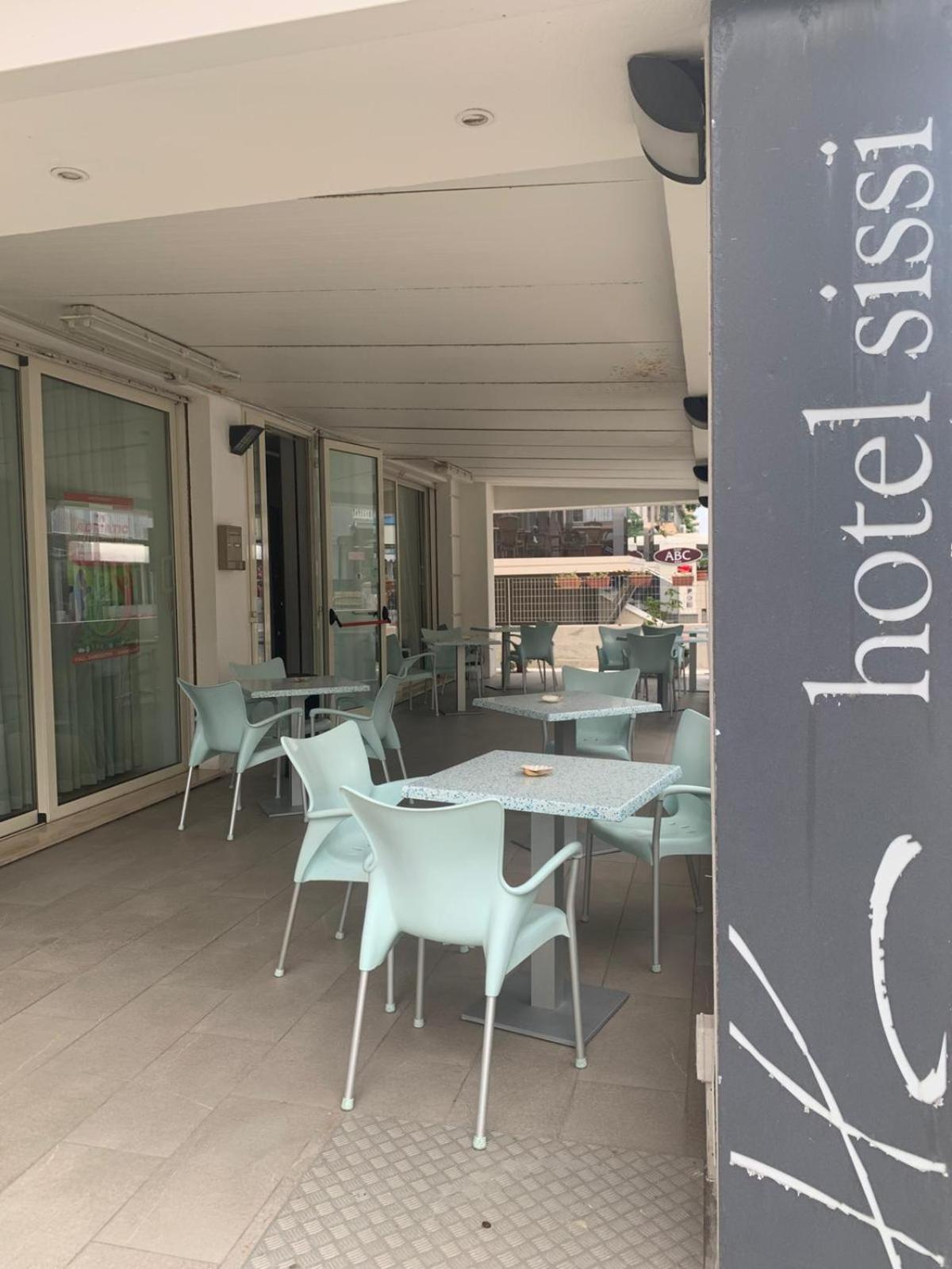 hotel sissi rivazzurra di rimini ingresso