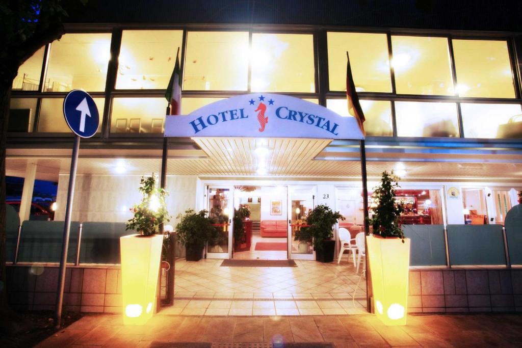 hotel crystal front