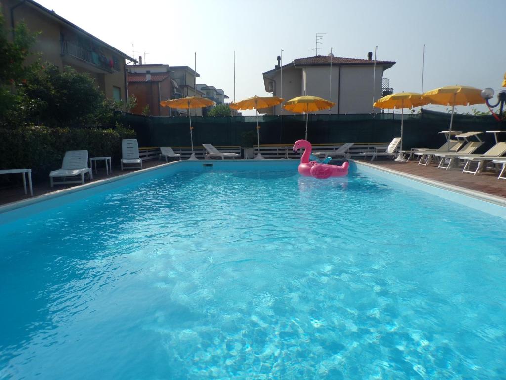 hotel crystal piscina2