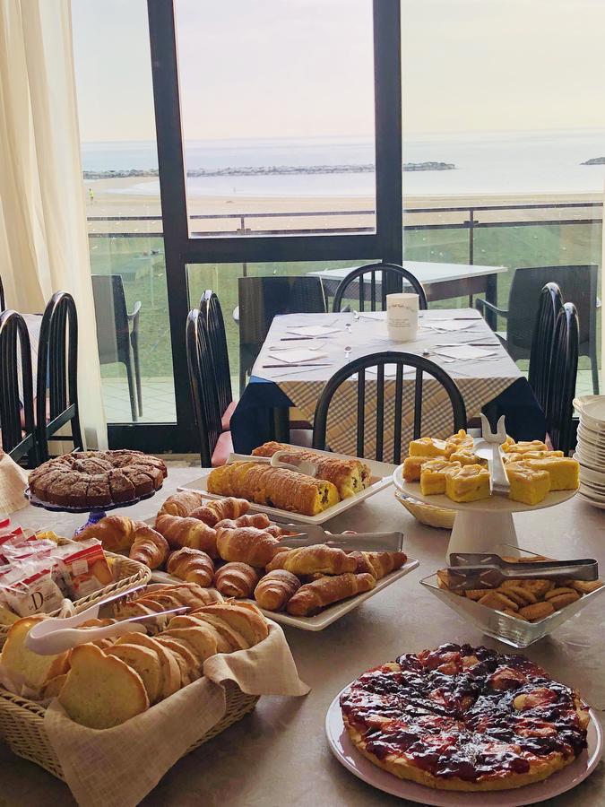 rimini hotel gin buffet