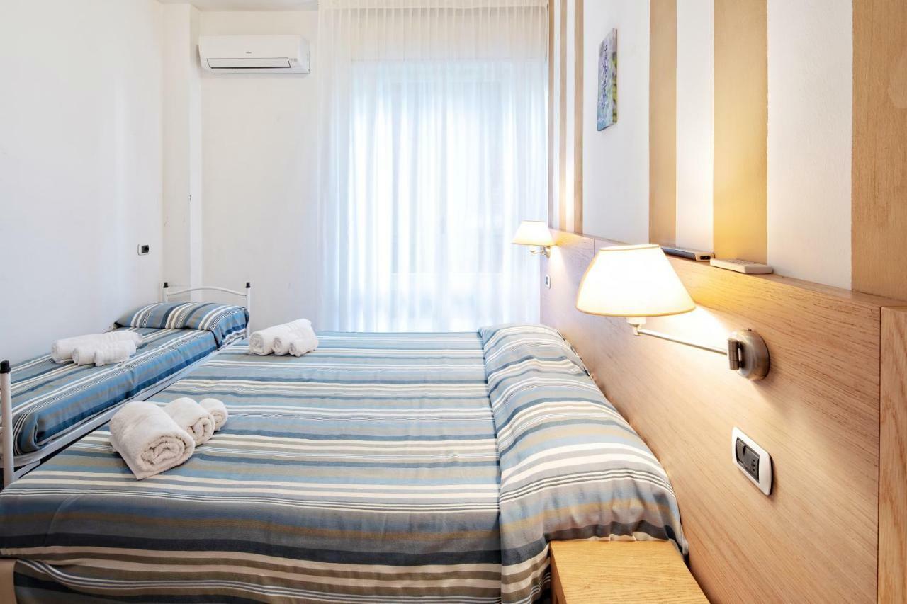 rimini hotel gin camera6