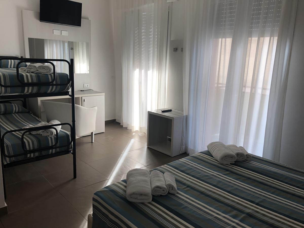 rimini hotel gin camera7