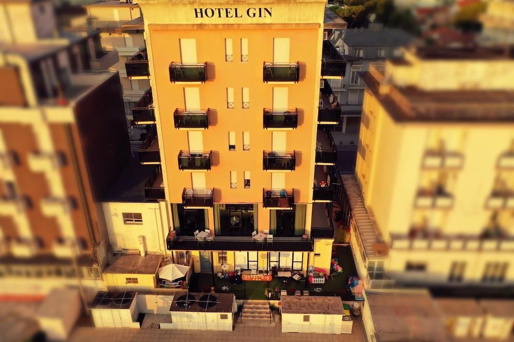 rimini hotel gin front1
