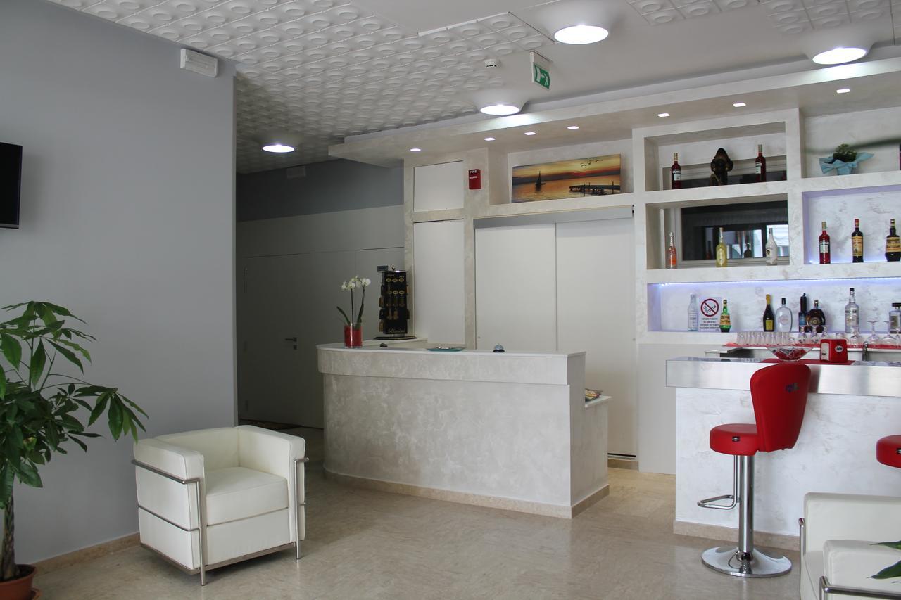 rimini hotel gin reception