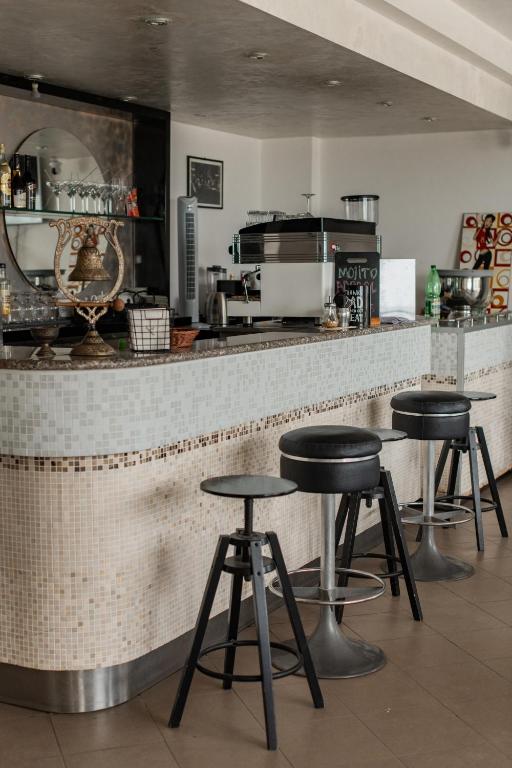 hotel re leone bar