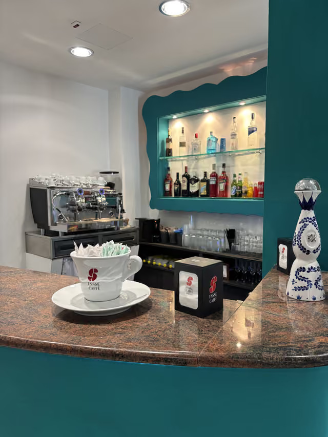 hotel dream bar