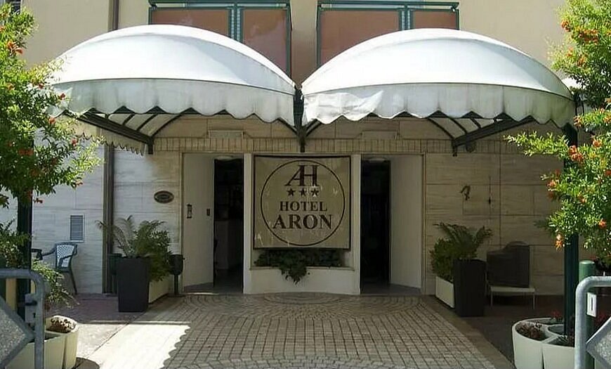 hotel aron ingresso
