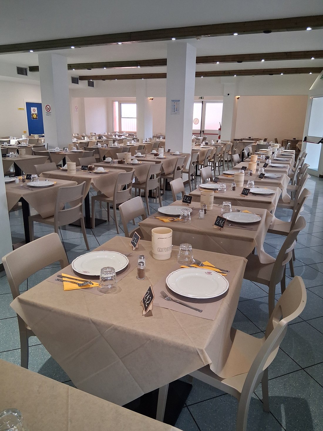 hotel aron sala