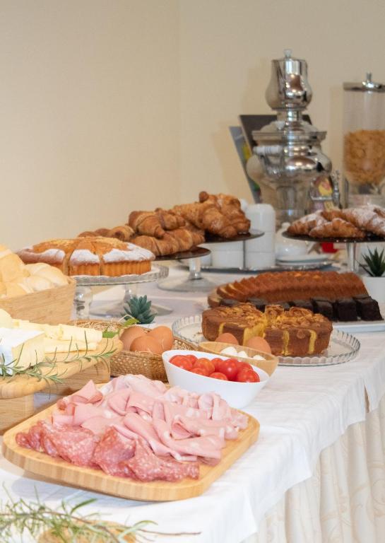 hotel rondinella e viola buffet continentale