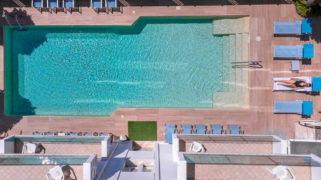 hotel rondinella e viola piscina