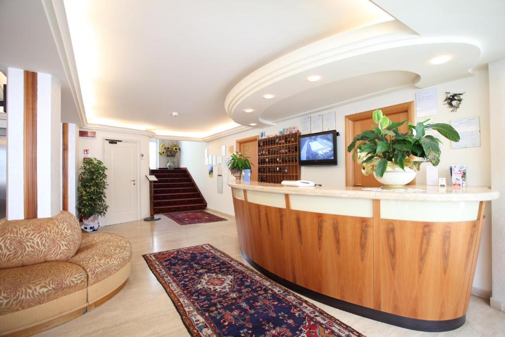 hotel rondinella e viola reception