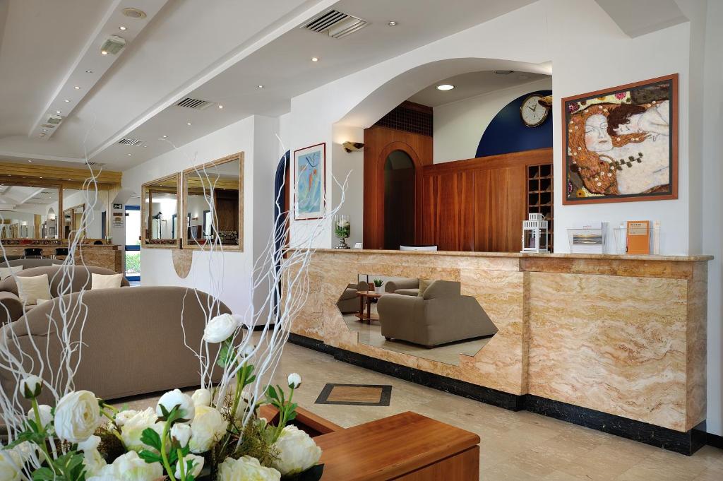 hotel ascot reception
