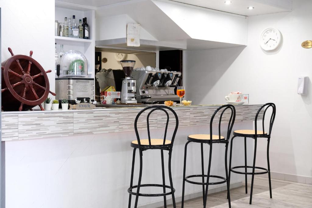 hotel canasta bar