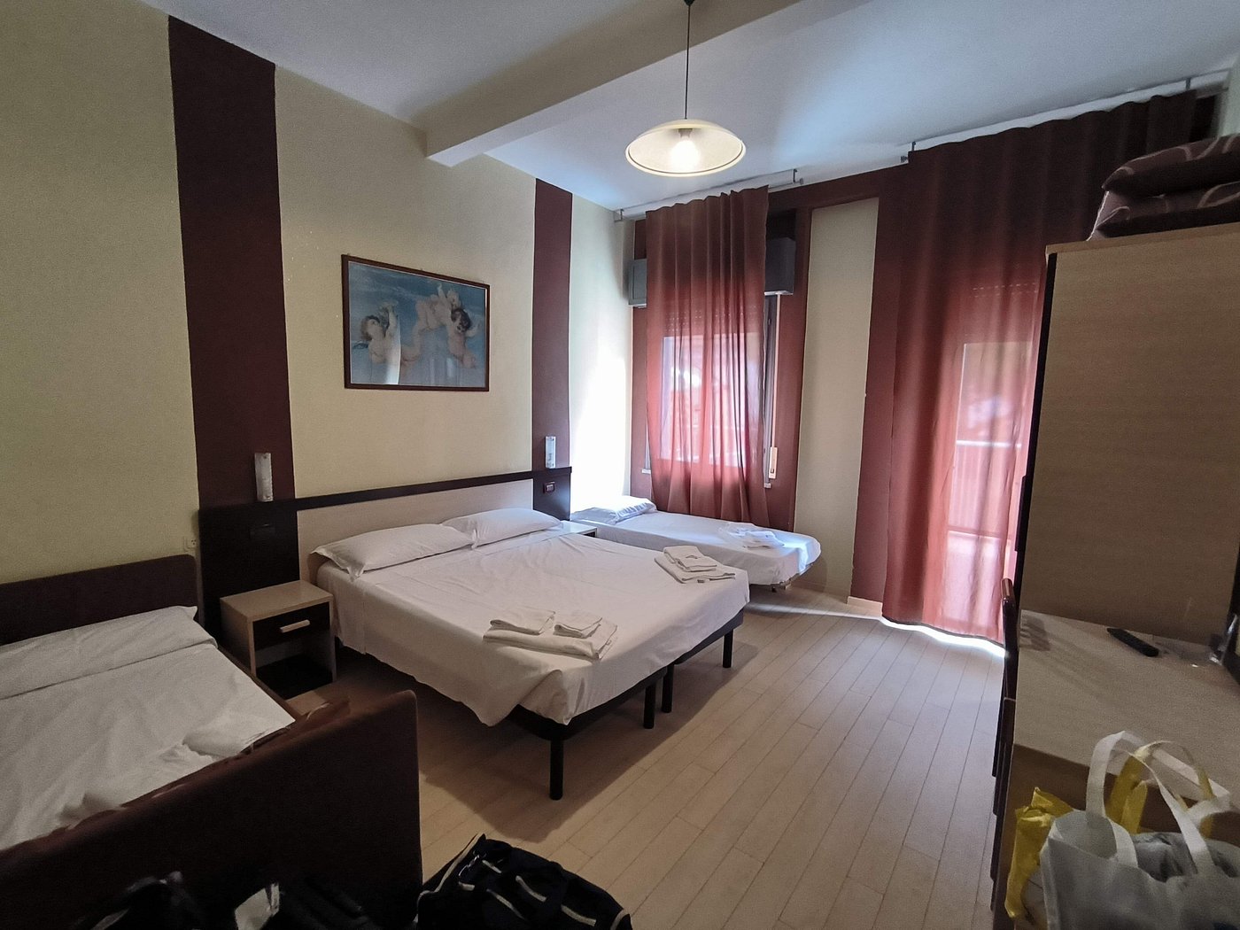 hotel canasta camera multipla