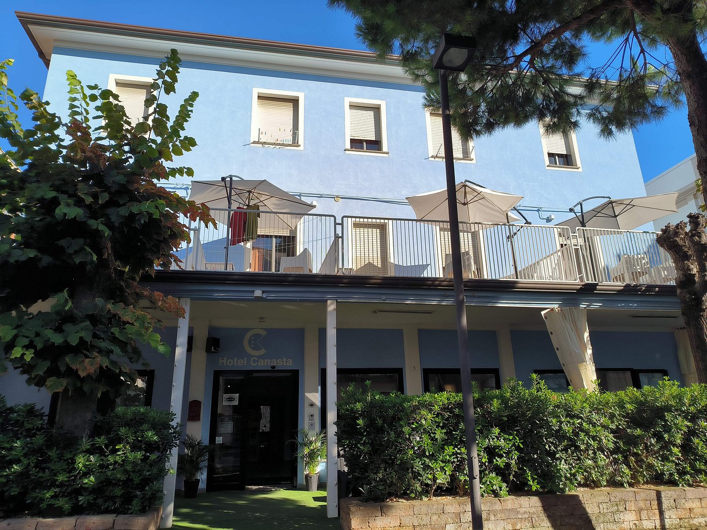 hotel canasta front