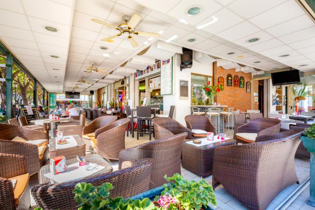 hotel harrys esterno2