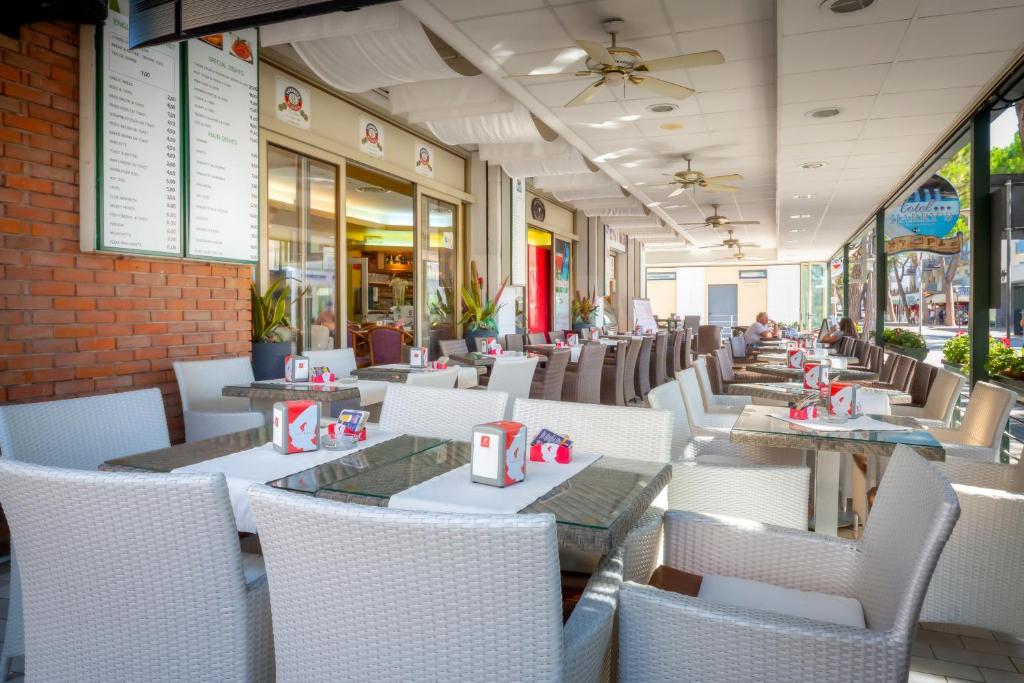 hotel harrys esterno bar