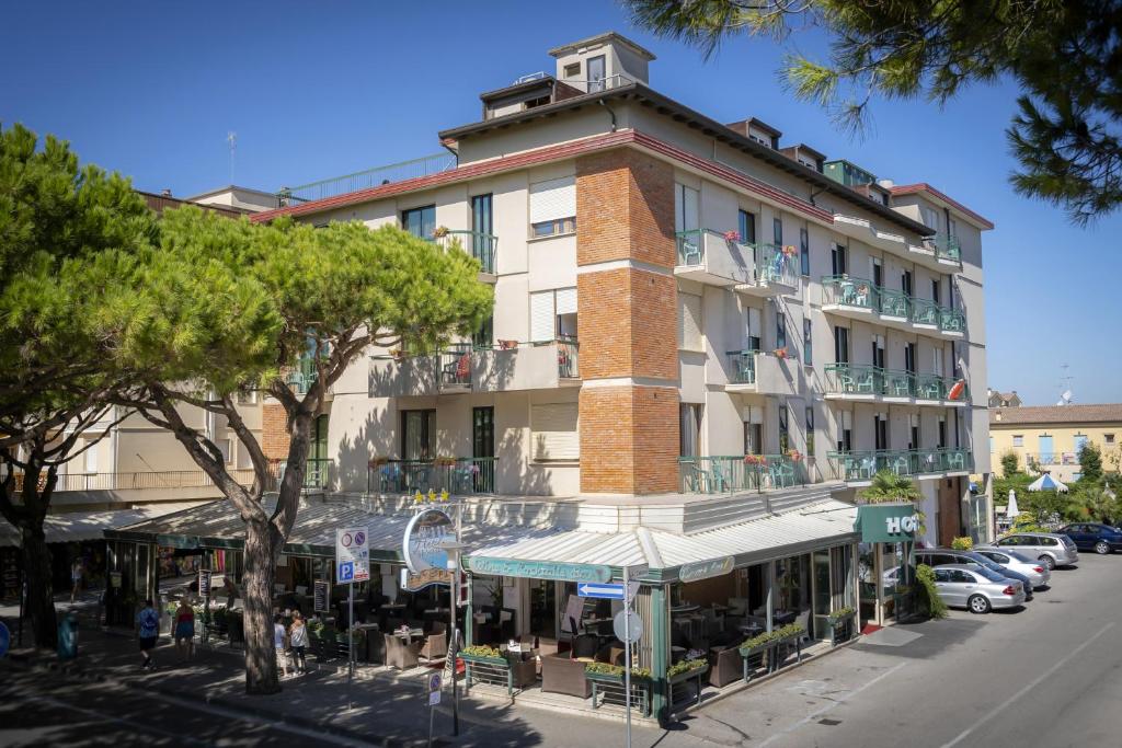 hotel harrys front