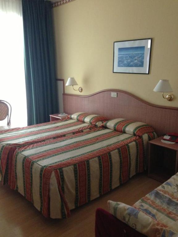 hotel harrys tripla