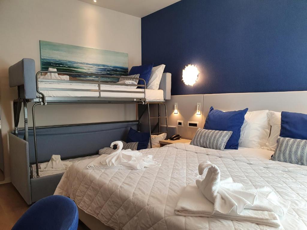hotel galassia quadrupla