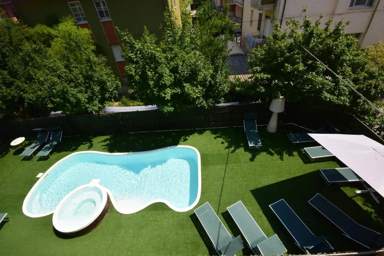 hotel como piscina