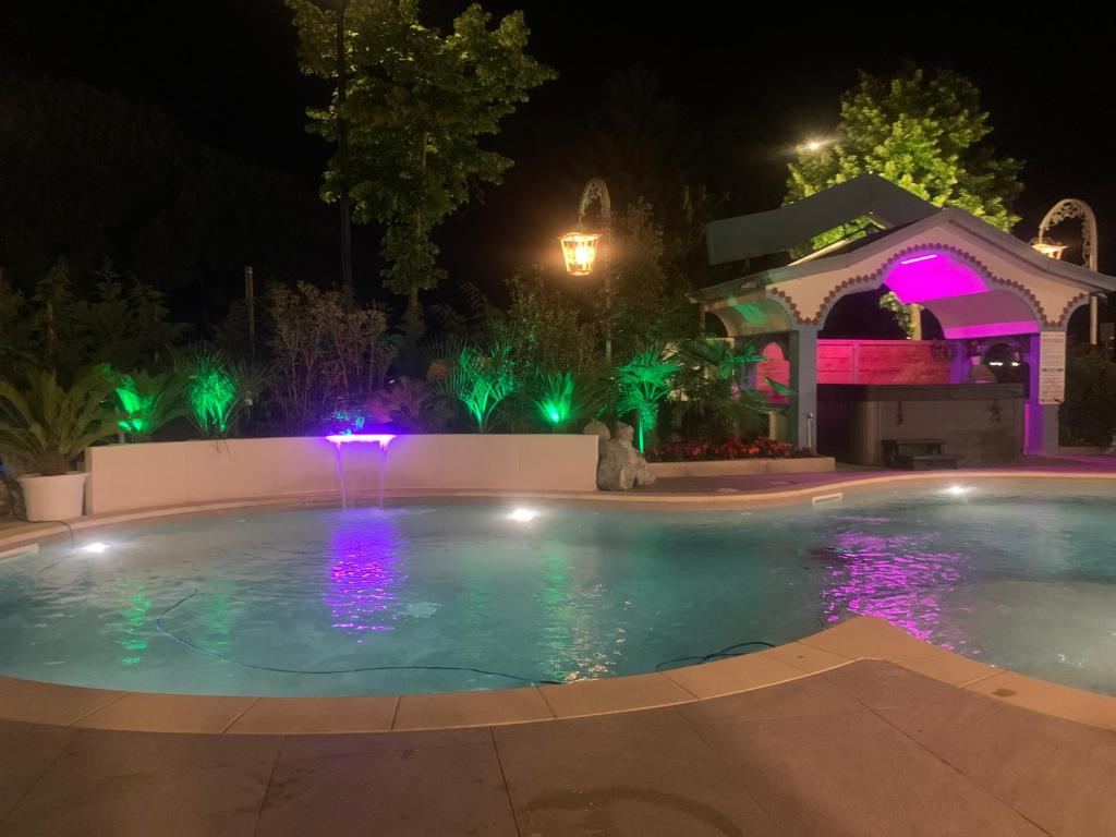 hotel maxim piscina