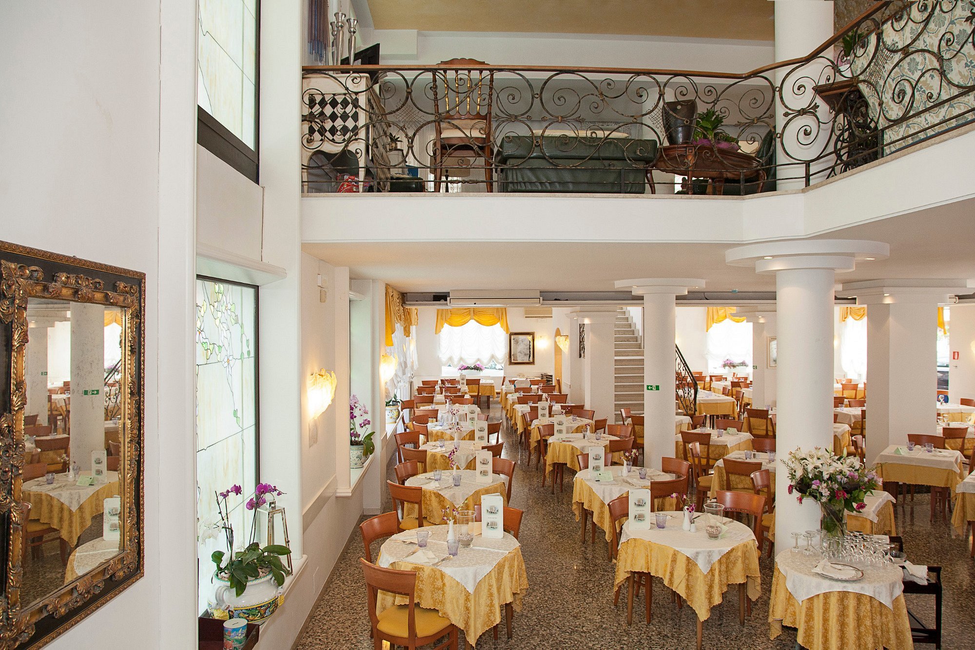 hotel elpiro sala2