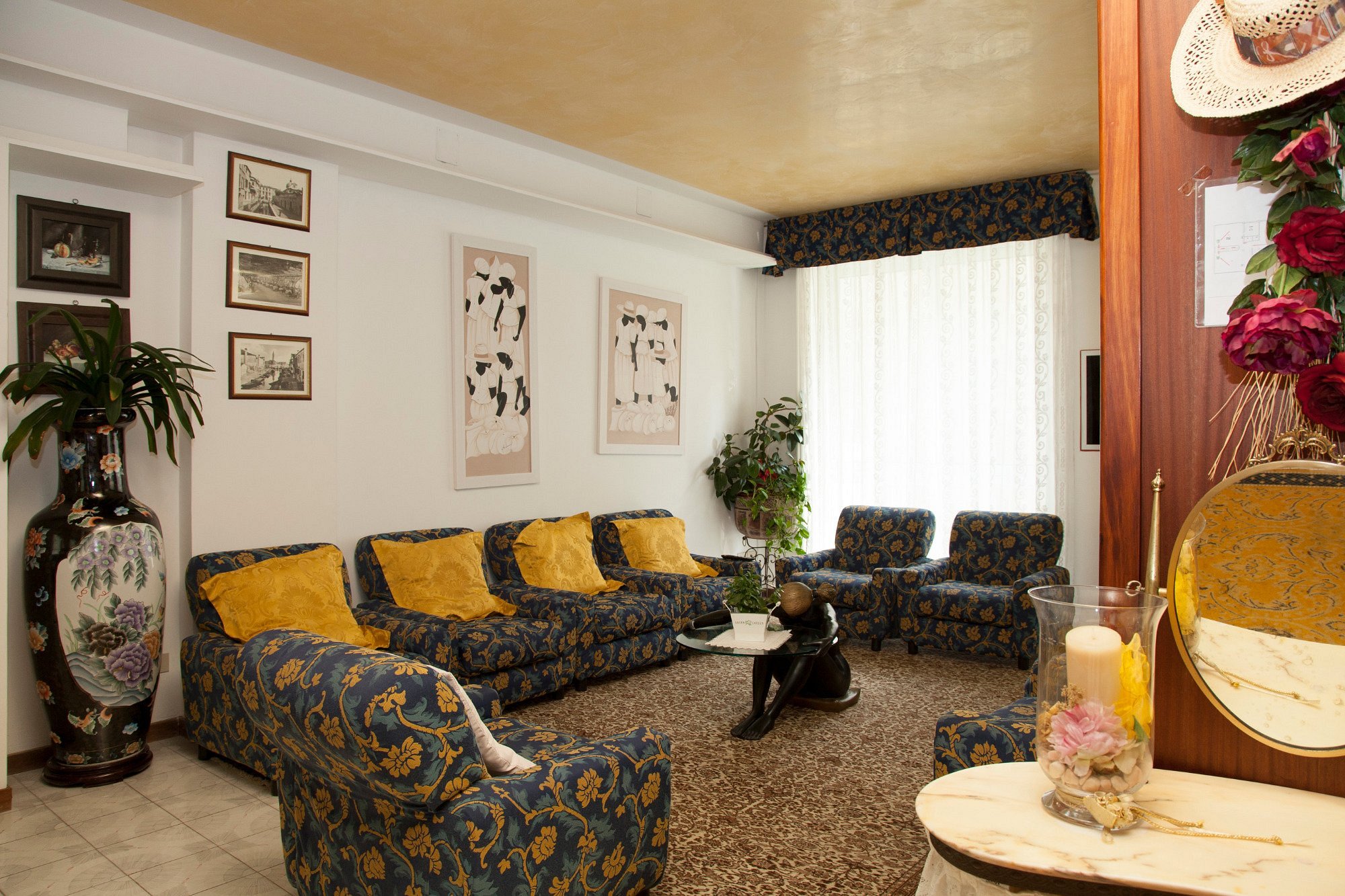 hotel elpiro salotto