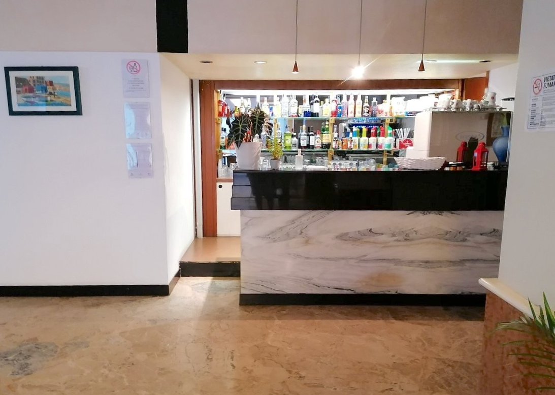 hotel artide bar