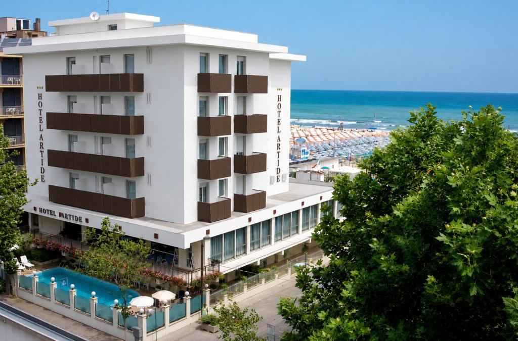 hotel artide front