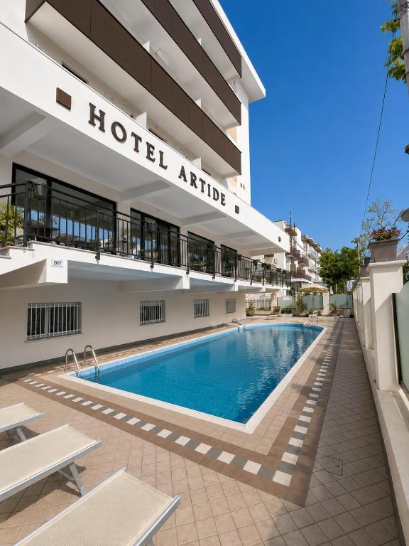 hotel artide piscina
