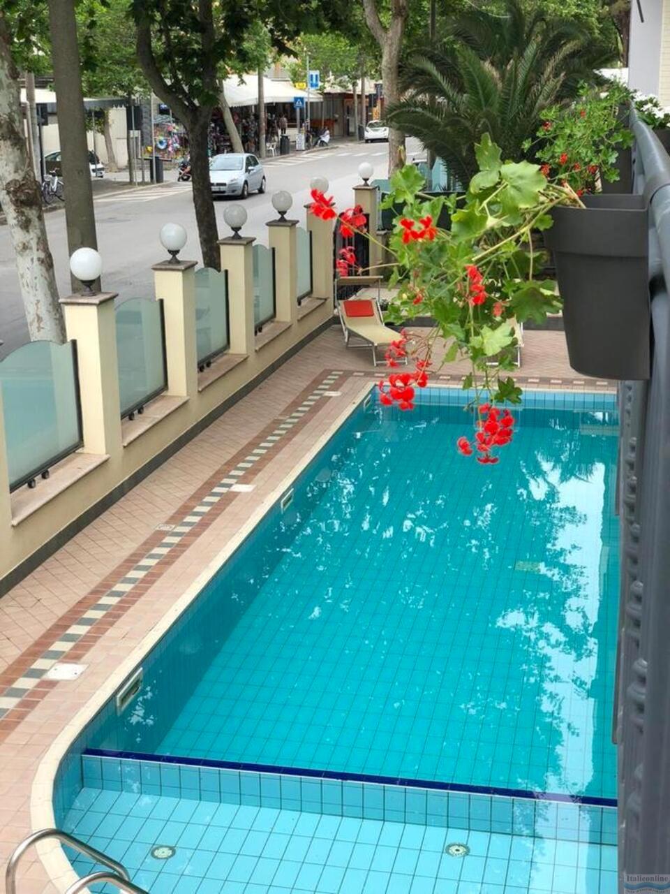 hotel artide piscina3