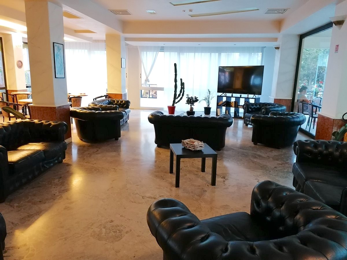 hotel artide sala tv