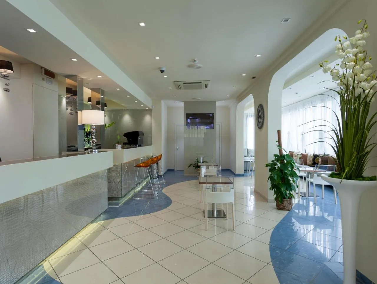 hotel aurora mare bar