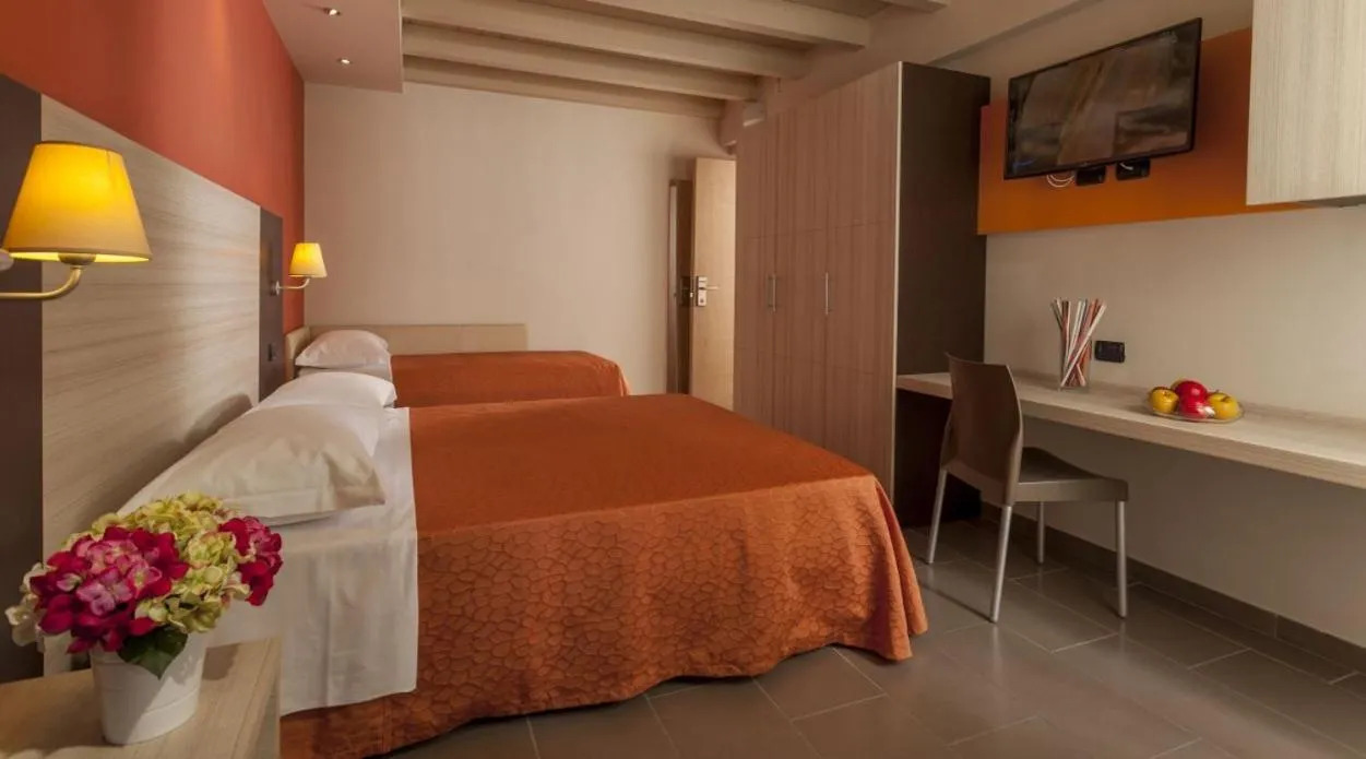hotel aurora mare tripla
