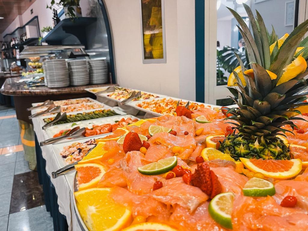 hotel luna bibione buffet pranzo2