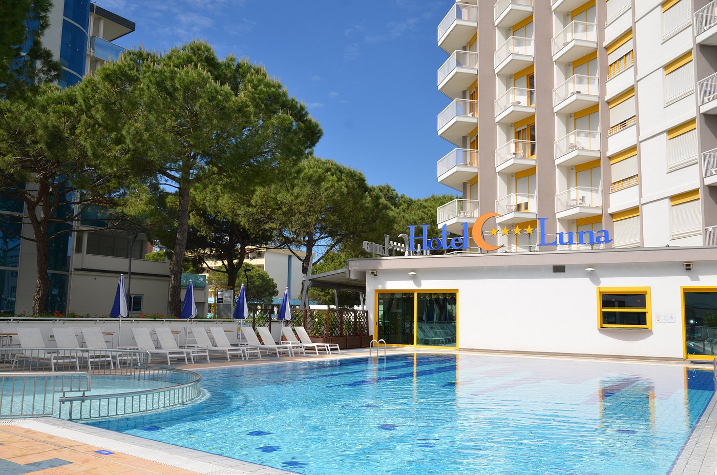 hotel luna bibione piscina