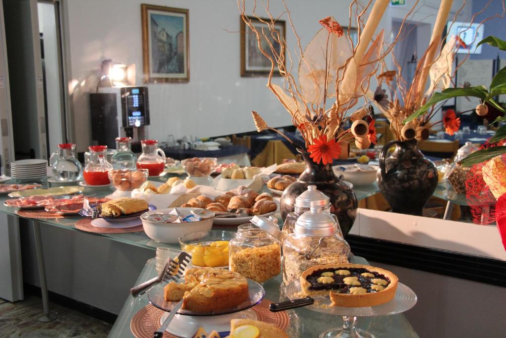 martinas hotel buffet2