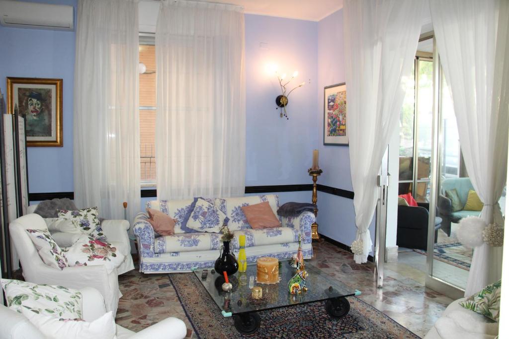 martinas hotel salottino2